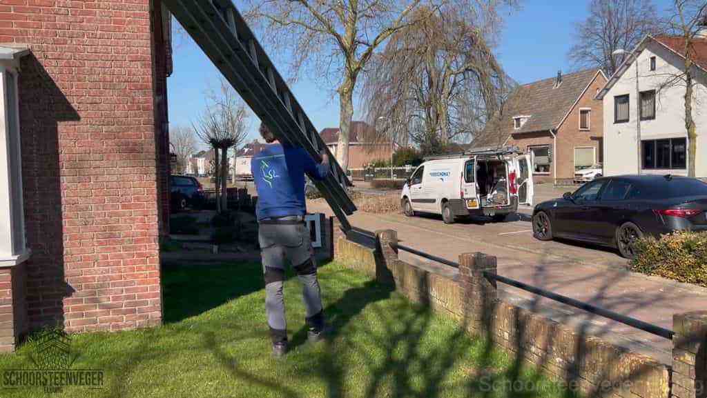 Schoorsteen onderhoud Elburg ladder bus